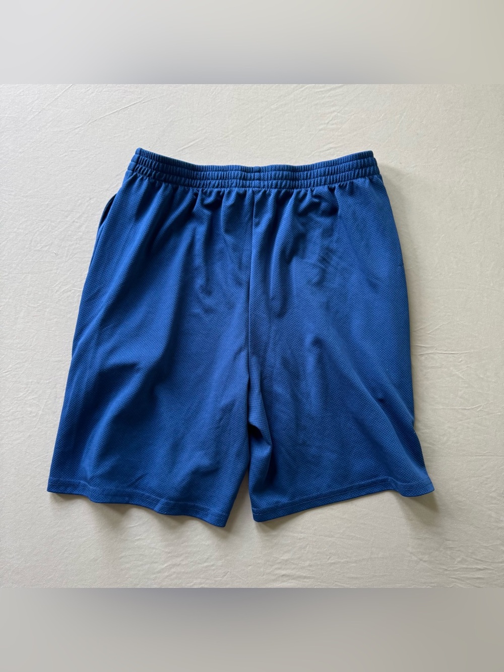 Amazon Essentials Performance Tech Loose-Fit Shorts - Picture 7 of 7